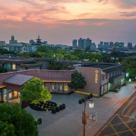 JOYA Hotel Shanghai Jiading, hotel en Jiading