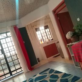 Lovely one bedroom airbb in THIKA with WiFi ,ample parking-next to the road, hotel in Thika