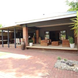 Modern 2 Bedroom Home, hotel in Bloemfontein