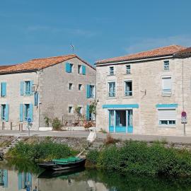 Viesnīca Hotel Au Marais pilsētā Kulona