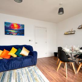Ideal 2 Bedroom Ground floor Apartment By Jesswood Properties for Contractors & Business, Free Parking and Wifi