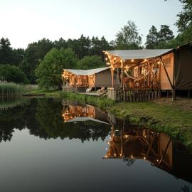 Urzeka, hotel a Drzewce