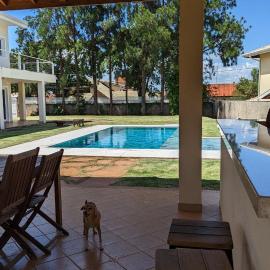 Casa moderna com lazer e conforto
