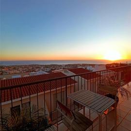 Green Oasis Penthouse, hotel sa Peyia