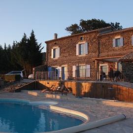 Les Chardons Bleus, hotell sihtkohas Saint-Laurent-sous-Coiron