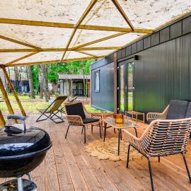 Cozy Chalet w terrace in the Middle of the Forest in Veluwe, hotel a Doornspijk