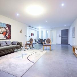 Cozy 2-Bedroom behind West Hills Mall