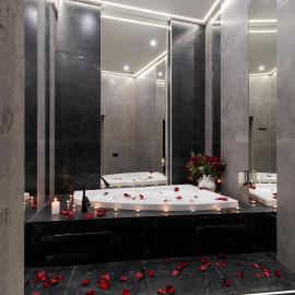 Royal jacuzzi apartment on Kostyushka 16