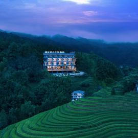 Skyreach Peak Resort Longji Golden Buddha Summit, hotel en Longsheng