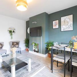 Premium Fully Furnished 3BR Fully Stocked Kitchen Comfort for Families Crews & Professionals Long Stays Welcome