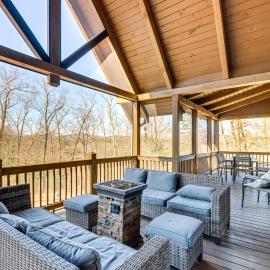 Blue Ridge The Ciderhouse Cabin w/ Hot Tub, hotel u gradu 'Blue Ridge'