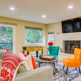 4 Mi to Lake Arrowhead: Cabin w/ Grill & Deck!, hotel in Twin Peaks