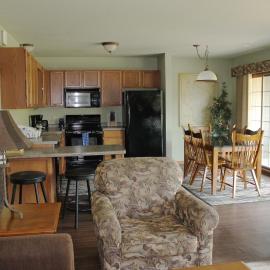 2 Bedroom accessible condo, hotel Eagle Riverben