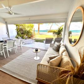 Nouveau La Caribéenne sur la plage Villa 2 bedrooms 2 baths piscine tennis plage, hotel a Baie Nettle
