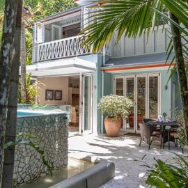 Courtyard on Murphy Tropical Oasis in Town