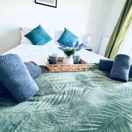 The Georgian Townhouse - 4 Bedrooms - Sleeps 9, hotel i Whitehaven