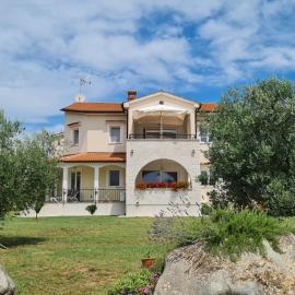 Danica & Mario Residence