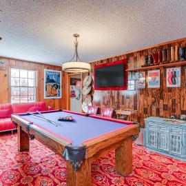 6 Mi to Downtown: 70s-Themed Home in Nashville!