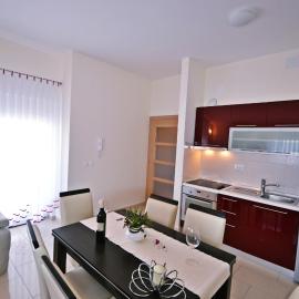 Apartments Ivana, hotel in Sveti Filip i Jakov