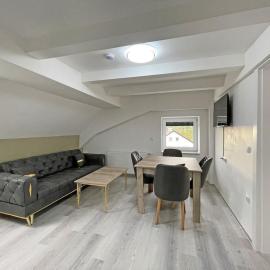Schickes Apartment für 3 Personen Plus Schlafcouch, hotel v destinácii Bernstadt