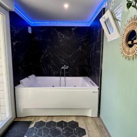 Terre & Mer'veilles 2, appartement avec SPA pour 2 personnes โรงแรมในFavières