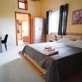 Joy's Houses, hotel i Marmari