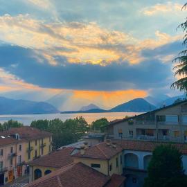 La casa di Alberto lake view, hotel in Laveno-Mombello