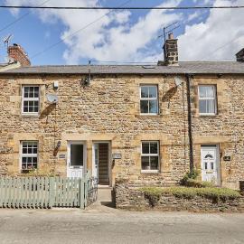 Traditional cottage with brand new Woodburner, hotel in Wark