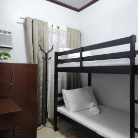 Goldland Caelestis Guest House, hotel in Bacolod