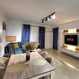 Rehab Elegant Apartment - New Cairo, hotel in Burg el-Ḥudûd