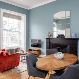 Dragon Suites Luxury Apartments at 9 Albyn Place, Hotel in Edinburgh