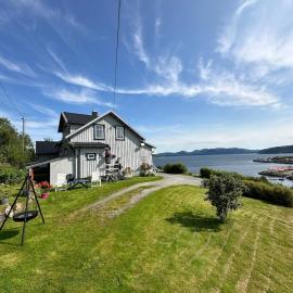 Kystperle med utsikt, lei en båt, hótel í Namsos