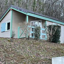 Chalet n 21, hotel in Lissac-sur-Couze