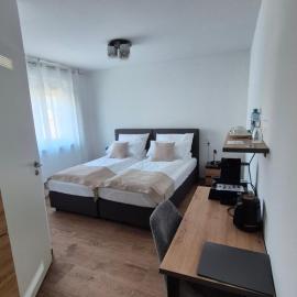 Apartments Seibel Doppel-Zweibettzimmer mit Bad, hotel in Reutlingen