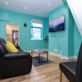 2Bed Mid Terrace Close To Station