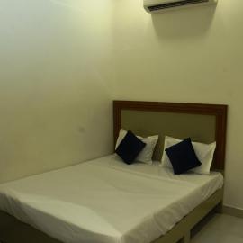 Hotel J K and Restaurant Couple Friendly, hotell i Morbi