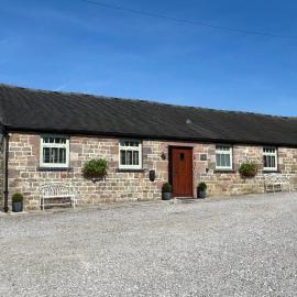 Stylish 2 Bed Near Alton Towers, Polar Bears, Peak District, hotel in Waterfall