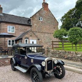 Beautiful 3 Bed Near Alton Towers, Polar Bears, Peak District, hotel in Cheadle
