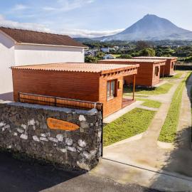 Mountain Wood Village, hotel a Madalena