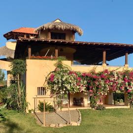 Beautiful and Secluded Luxury Beach Home near Troncones, hotell i Troncones