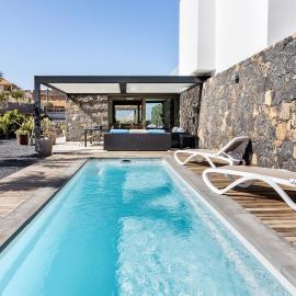 Villa La Tabaiba- Bright open spaces, private & heated pool, hotel in La Oliva