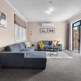 Charming 3 Bedroom Family Home Pet Friendly, хотел в Хамилтън