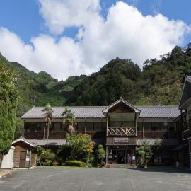 河辺ふるさとの宿: Ōzu şehrinde bir otel