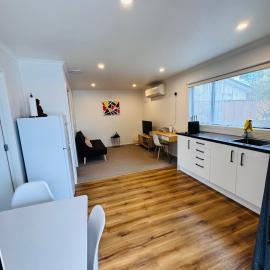 Modern 1 bedroom guest house, hotell i Upper Hutt