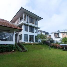 Family Only Large Backyard Villa - De Reiz Kencana Syariah 4BR