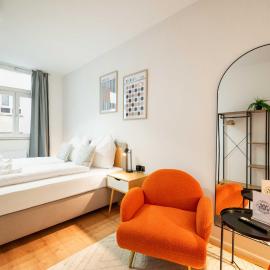 LudwigsCozyEscape - Boutique Design Apartment am Residenzschloss mit gemütlichem Balkon, 6 Gäste, SmartTV in jedem Zimmer, Highspeed WLAN, Workspace, 24h Self Check-in, Parkhaus 2 Min Gehweite, hotel in Ludwigsburg