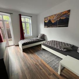 Möblierte Wohnung mit ruhiger Terrasse in bester Lage für Feriengäste und beruflich Reisende AW12A-I