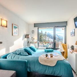 Slow Chalet Maison des Bois 7min walk from slopes Nordic Alpine skiing