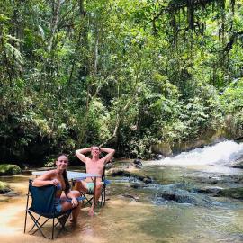 Casa de campo com cachoeira no quintal