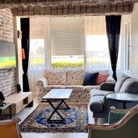 Stay at Home 100 meters to the Sea in URLA, hotel u gradu Urla